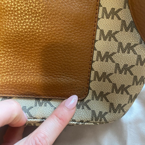 Michael Kors cross body - Picture 3 of 6